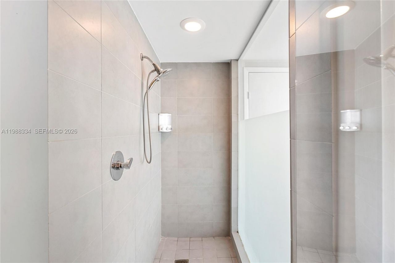 92 SW 3rd St, Unit 4702, Miami, FL 33130 Photo