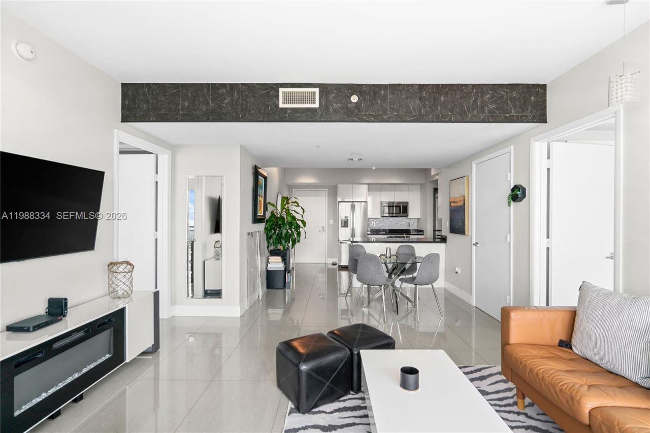 92 SW 3rd St, Unit 4702, Miami, FL 33130 Photo