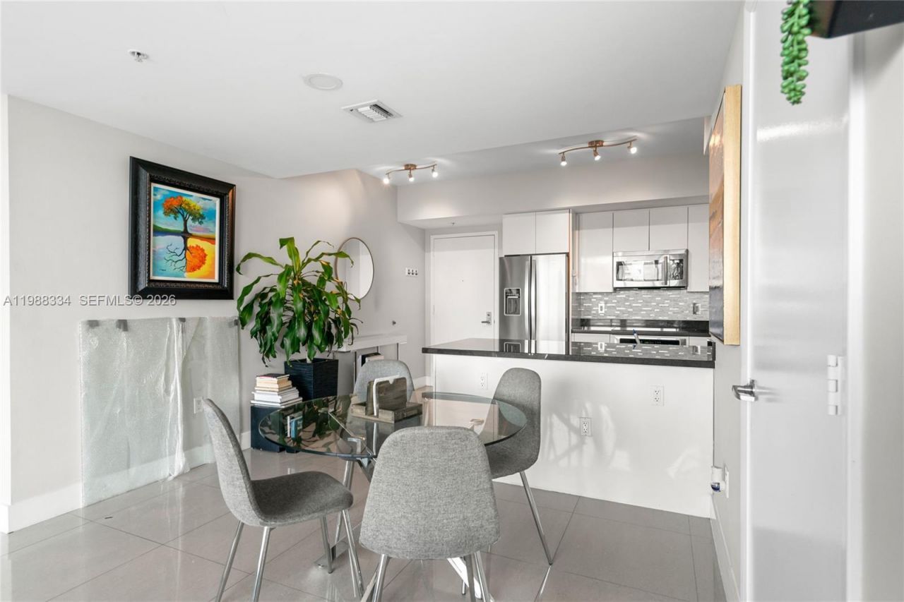 92 SW 3rd St, Unit 4702, Miami, FL 33130 Photo