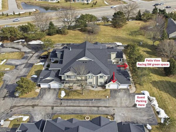 W240N2500 E Parkway Meadow CIRCLE, Unit 4, Pewaukee, WI 53072