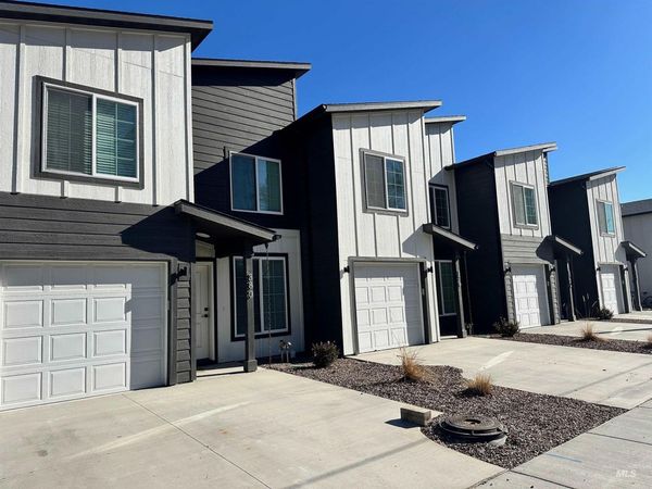 961 NW Foster Ave, Mountain Home, ID 83647