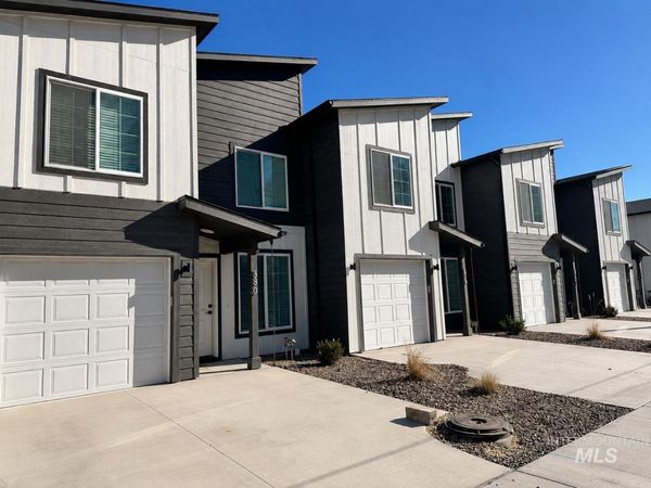 961 NW Foster Ave, Mountain Home, ID 83647