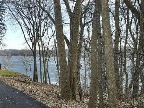 6603 Horseshoe Curve , Chanhassen, MN 55317