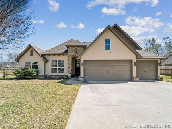 9411 N 104th East Avenue , Owasso, OK 74055