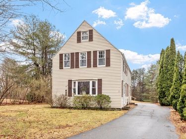 3 S Oxford Rd, Millbury, MA 01527