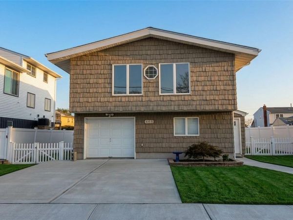 468 Nassau Avenue , Freeport, NY 11520