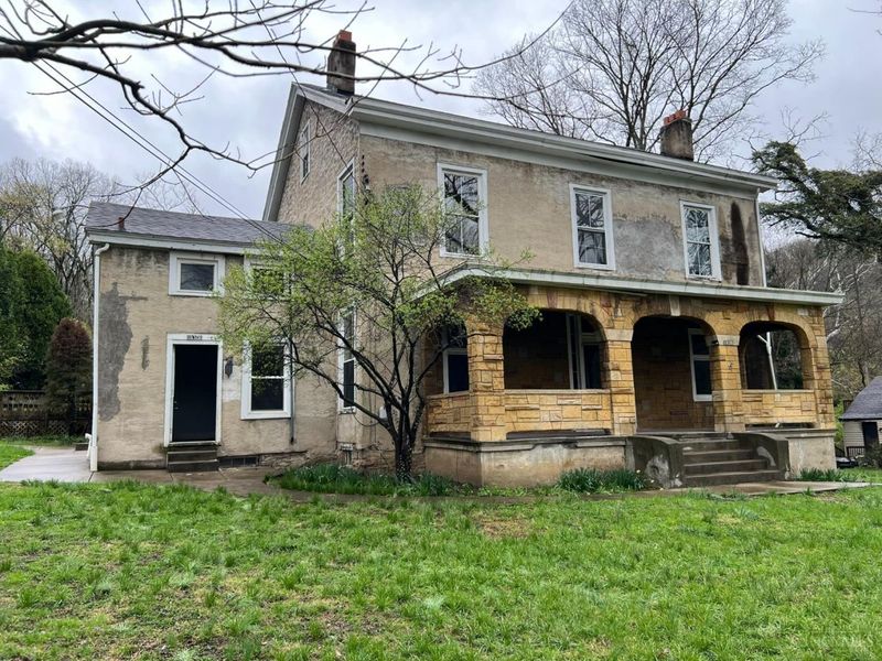 930 Eatondale Drive, Cincinnati, OH 45204 Photo 2