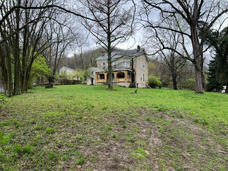 930 Eatondale Drive, Cincinnati, OH 45204 Photo 3