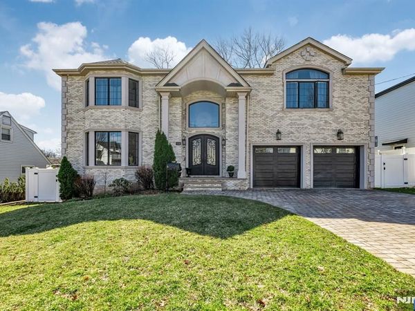 160 Lawrence Drive, PARAMUS, NJ 07652