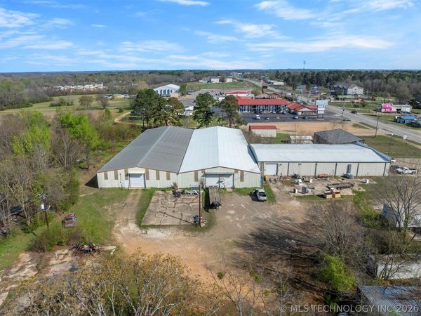 2002 S Park Drive , Broken Bow, OK 74728