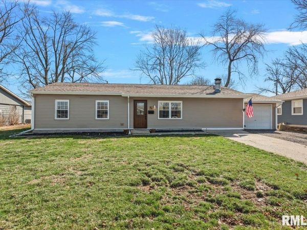 46 CHURCHILL Drive, Chatham, IL 62629