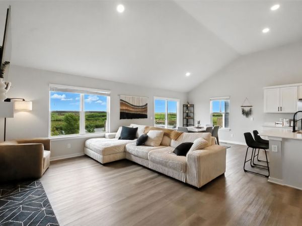 14251 Bentwood Drive, Urbandale, IA 50323