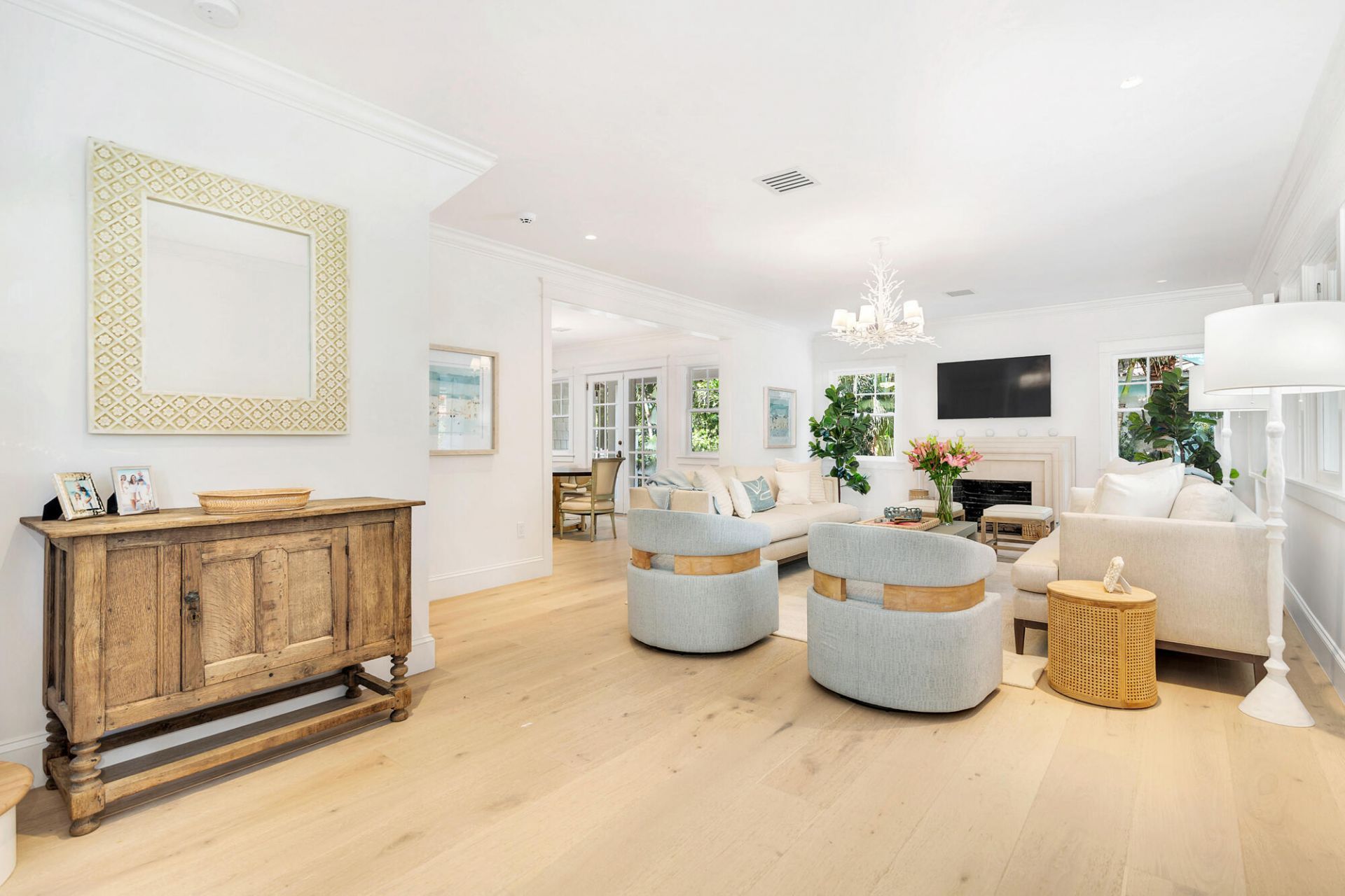 142 Seabreeze Avenue, Palm Beach, FL 33480 Photo