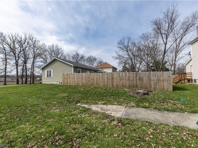 195 E Pennsylvania Avenue , Sebring, OH 44672 Photo 9