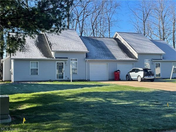 1918-1920 Eastbranch Circle NE, Canton, OH 44705