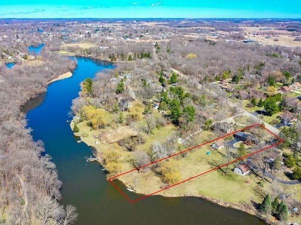 2602 N River STREET, Waterford, WI 53185