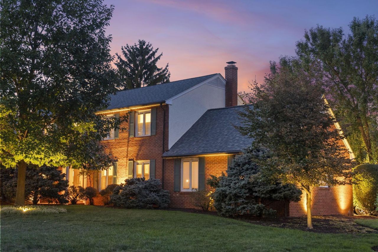 2560 Chartwell Road, Upper Arlington, OH 43220 Main Photo