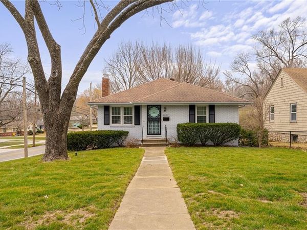 8830 8830 Ivanhoe Trail, Kansas City, MO 64131