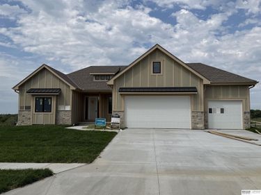 10104 S 117th Street, Papillion, NE 68046