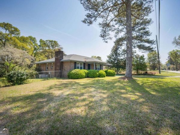 290 W Valley Drive, Fort Valley, GA 31030
