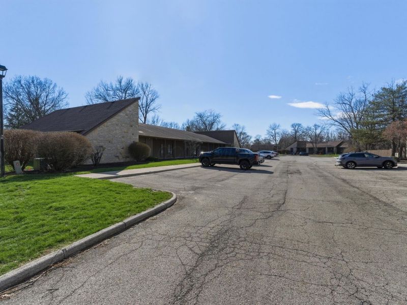 2641 Oakstone Drive, Unit 11, Columbus, OH 43231 Photo 17