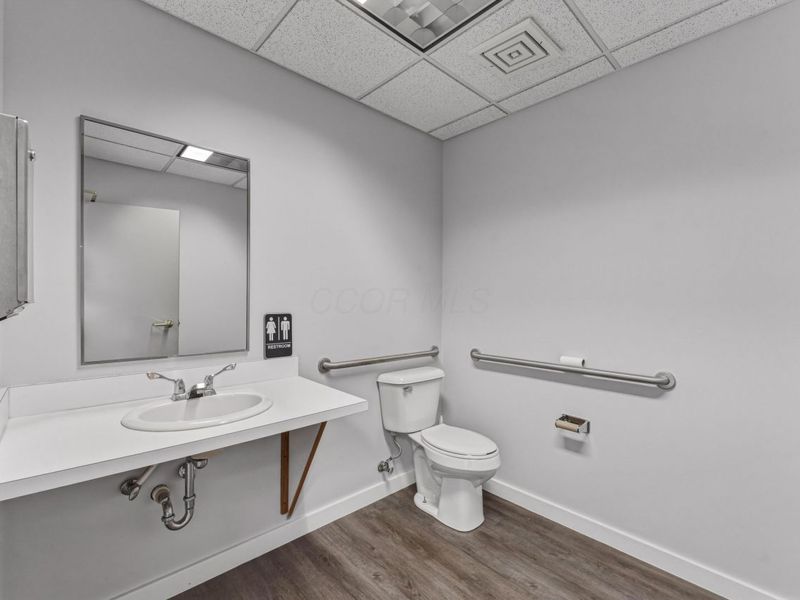 2641 Oakstone Drive, Unit 11, Columbus, OH 43231 Photo 5