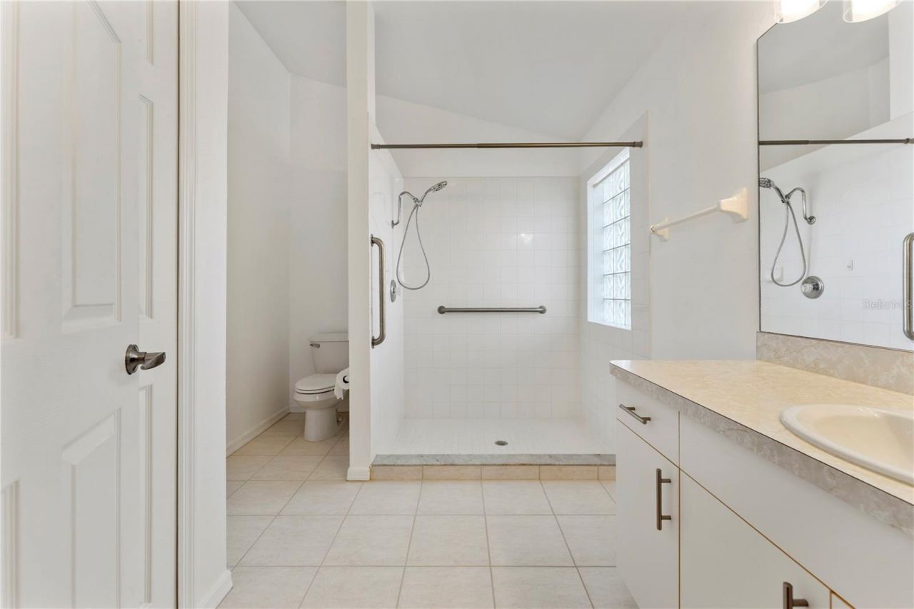 6523 65th Avenue Drive E, Bradenton, FL 34203 Photo