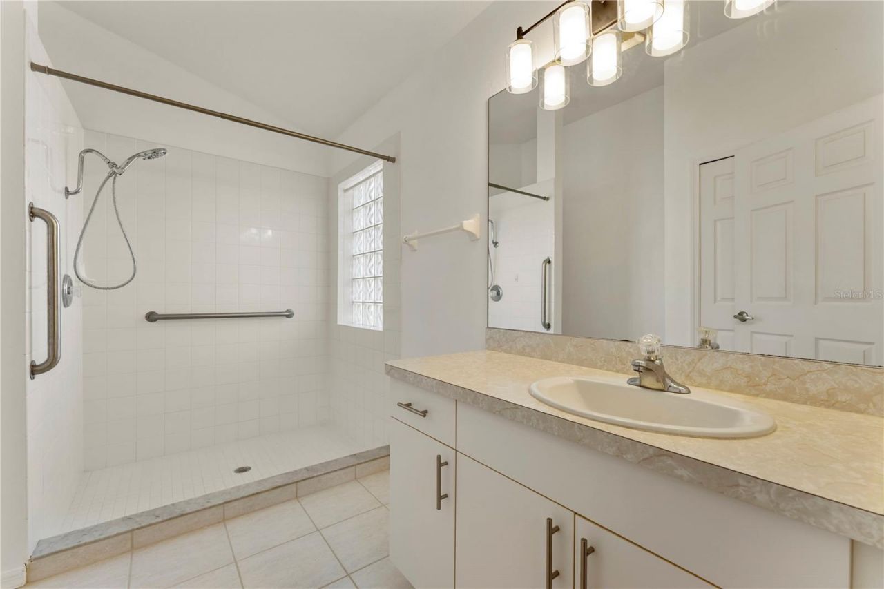 6523 65th Avenue Drive E, Bradenton, FL 34203 Photo