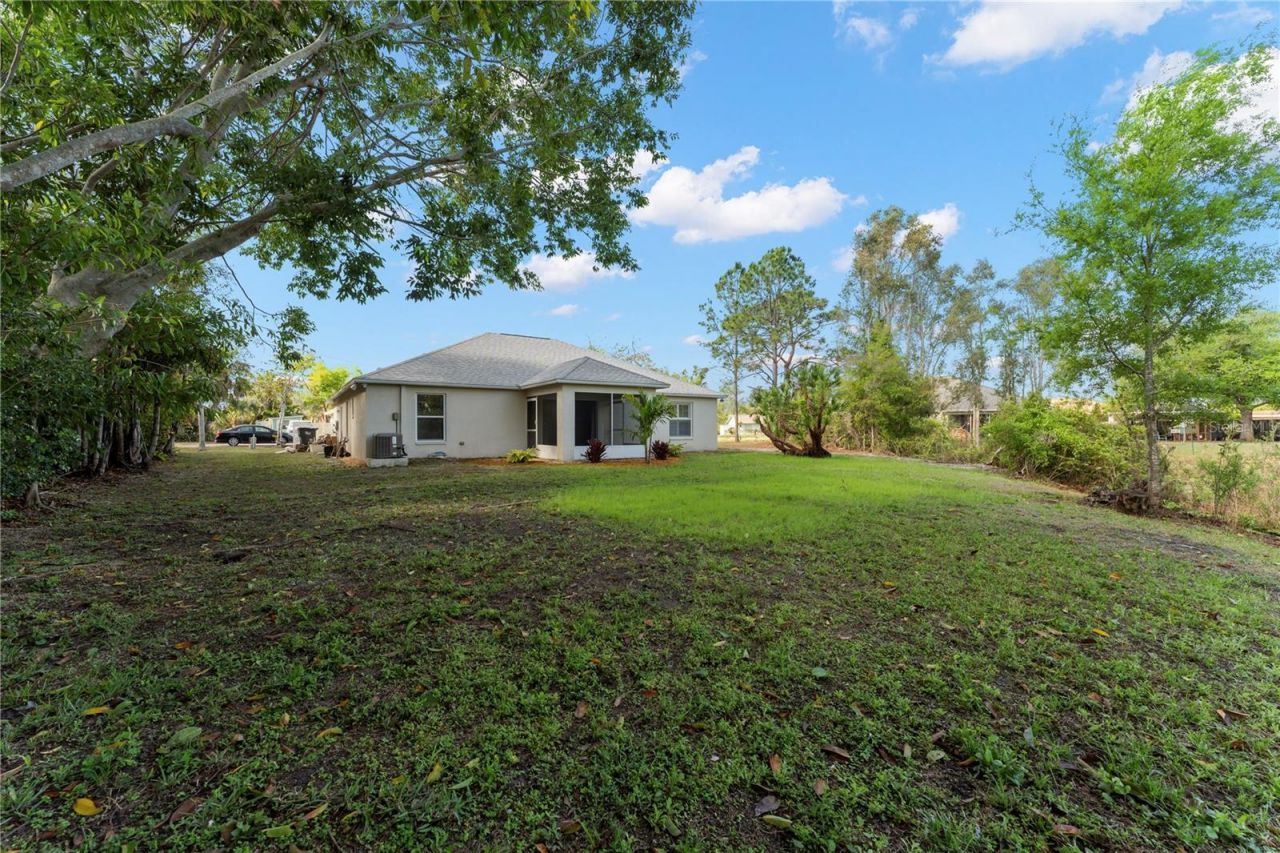 6523 65th Avenue Drive E, Bradenton, FL 34203 Photo