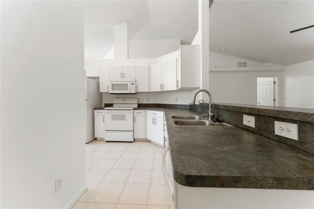 6523 65th Avenue Drive E, Bradenton, FL 34203 Photo