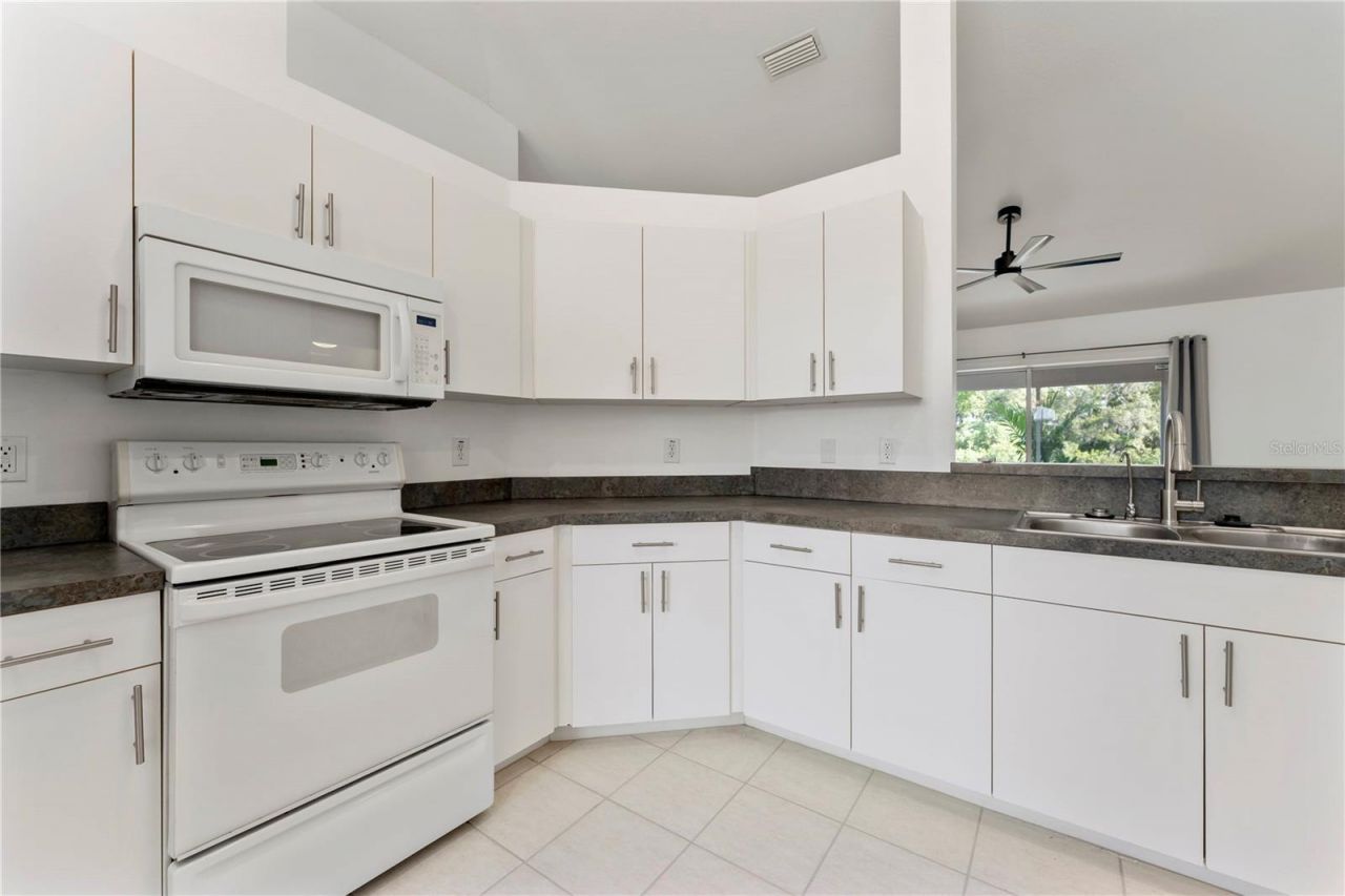 6523 65th Avenue Drive E, Bradenton, FL 34203 Photo