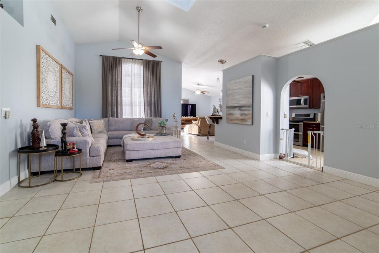 1352 Woodfield Oaks Drive, Apopka, FL 32703 Photo