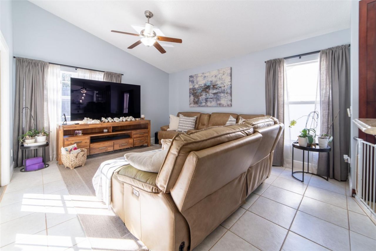 1352 Woodfield Oaks Drive, Apopka, FL 32703 Photo