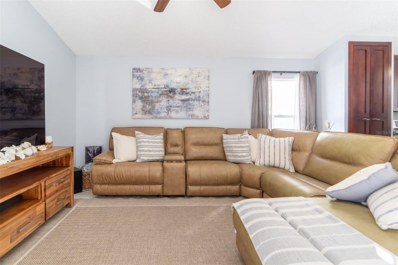 1352 Woodfield Oaks Drive, Apopka, FL 32703 Photo