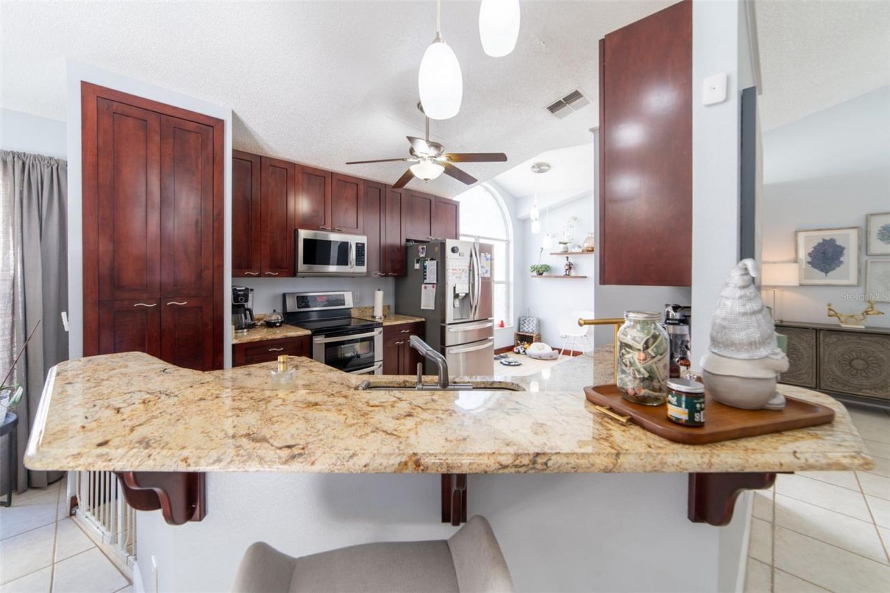 1352 Woodfield Oaks Drive, Apopka, FL 32703 Photo