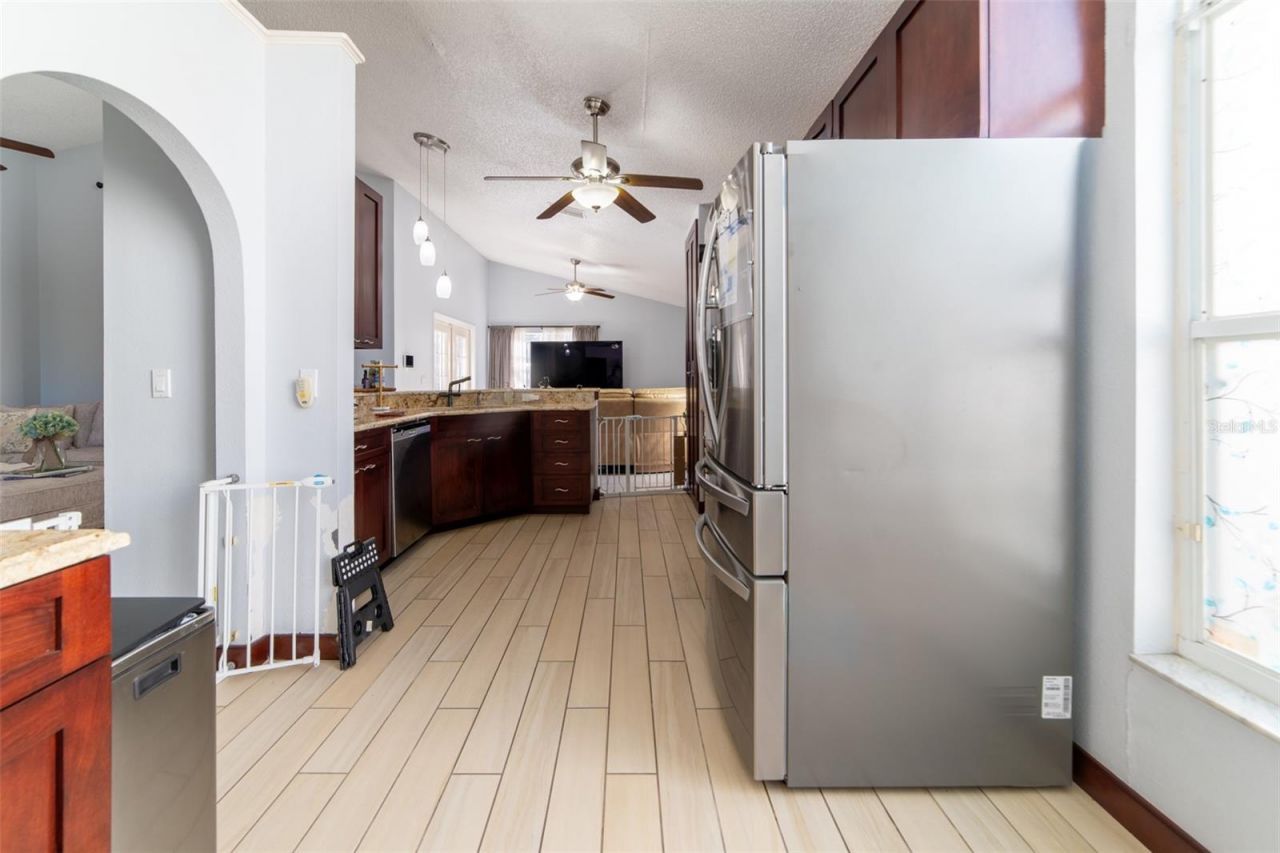 1352 Woodfield Oaks Drive, Apopka, FL 32703 Photo