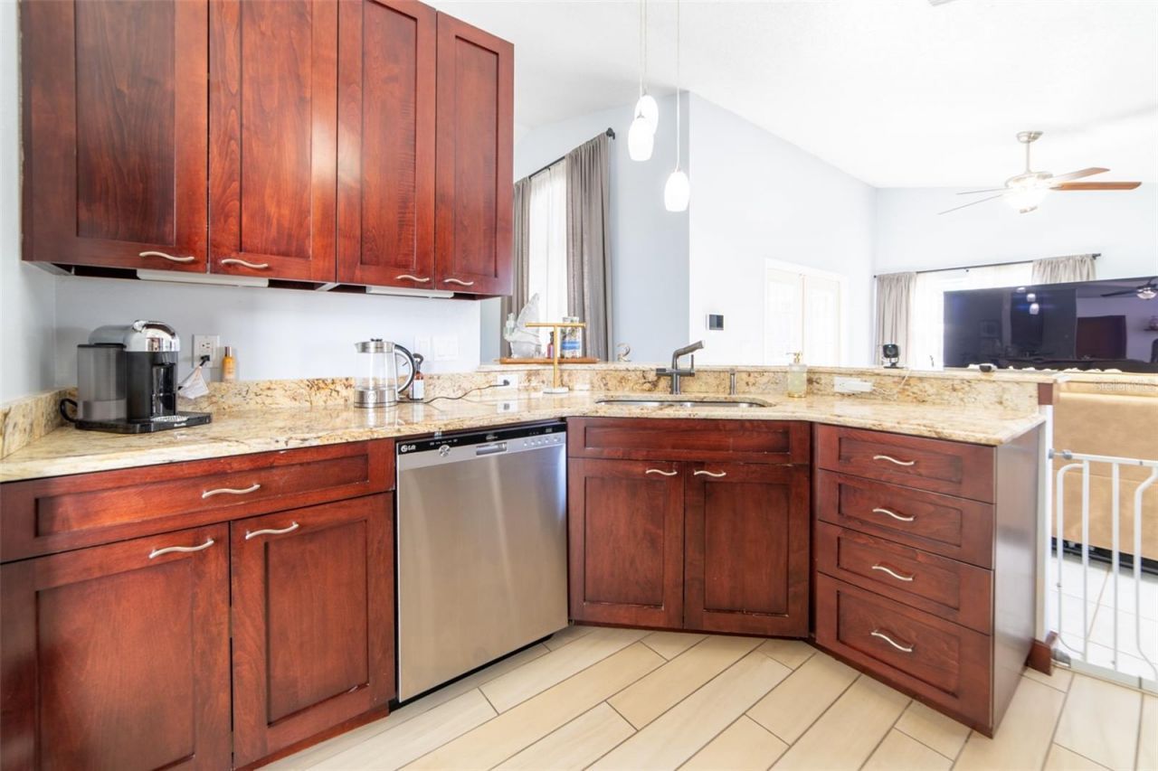 1352 Woodfield Oaks Drive, Apopka, FL 32703 Photo