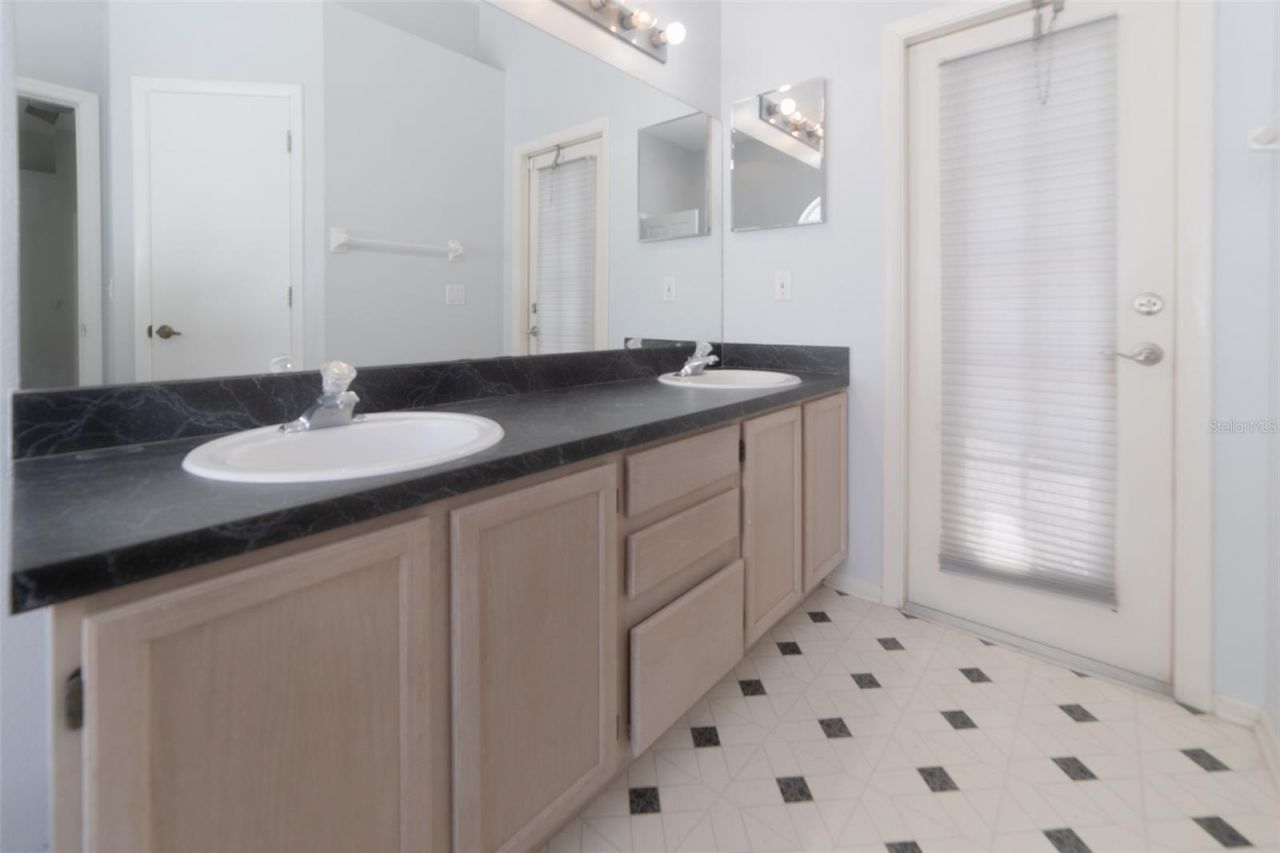 1352 Woodfield Oaks Drive, Apopka, FL 32703 Photo