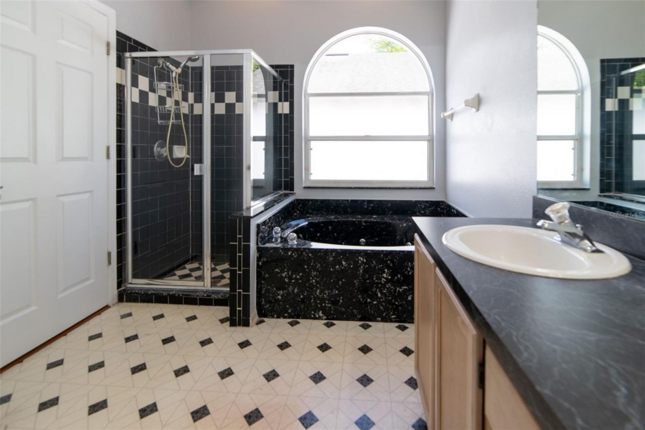 1352 Woodfield Oaks Drive, Apopka, FL 32703 Photo