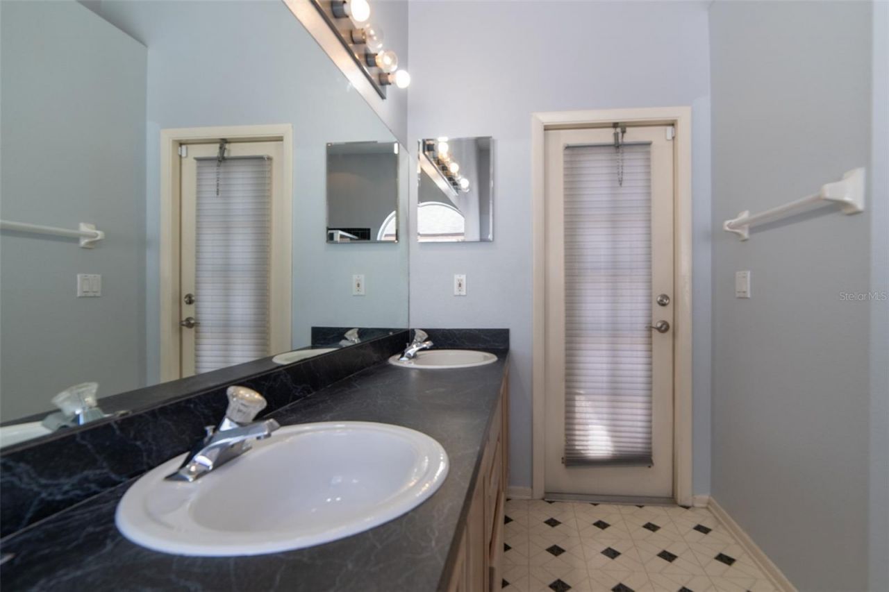 1352 Woodfield Oaks Drive, Apopka, FL 32703 Photo