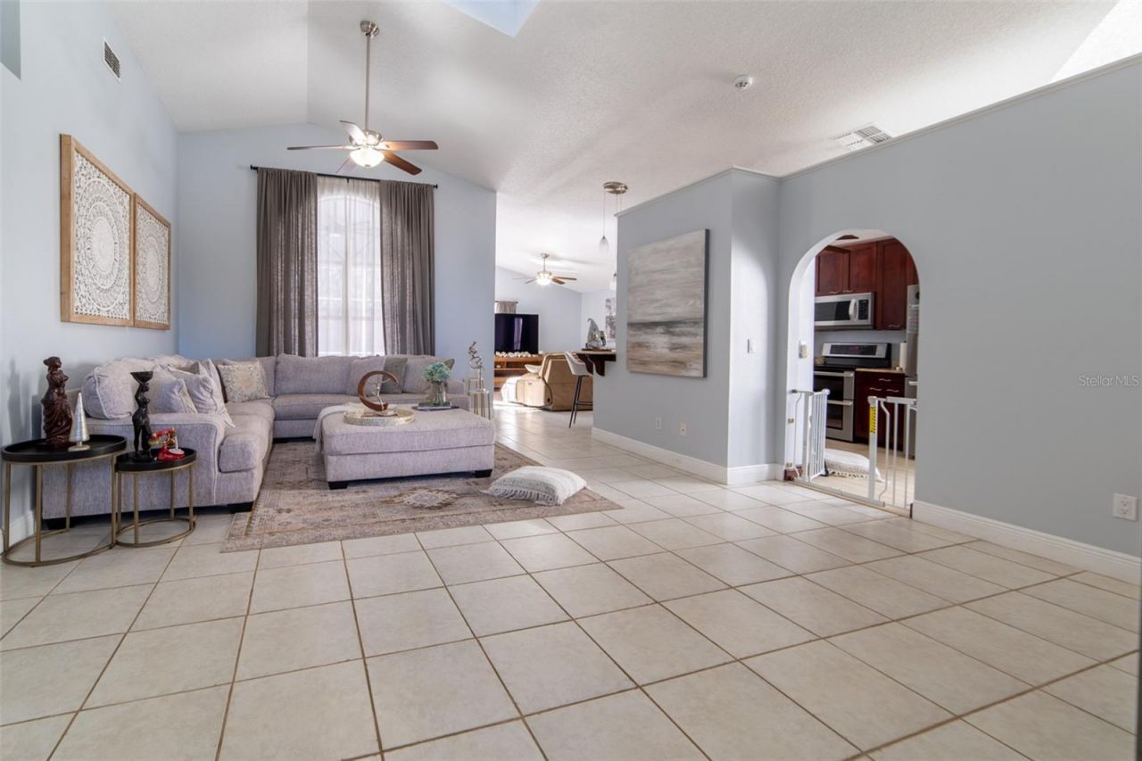 1352 Woodfield Oaks Drive, Apopka, FL 32703 Photo