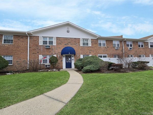 460 Old Town Road, Unit 5B, Port Jefferson Station, NY 11772