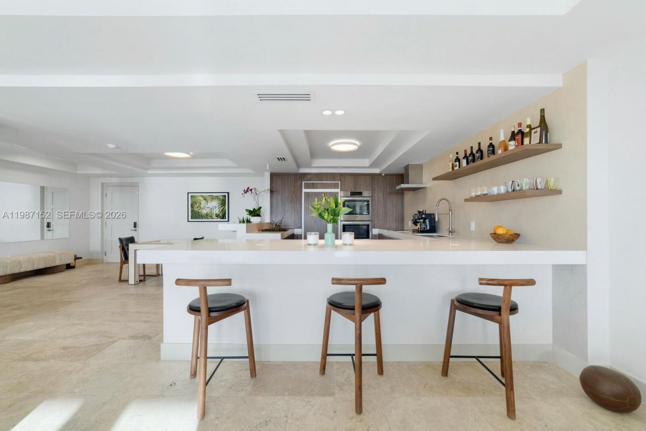 5600 Collins Ave , Unit D, Miami Beach, FL 33140 Photo