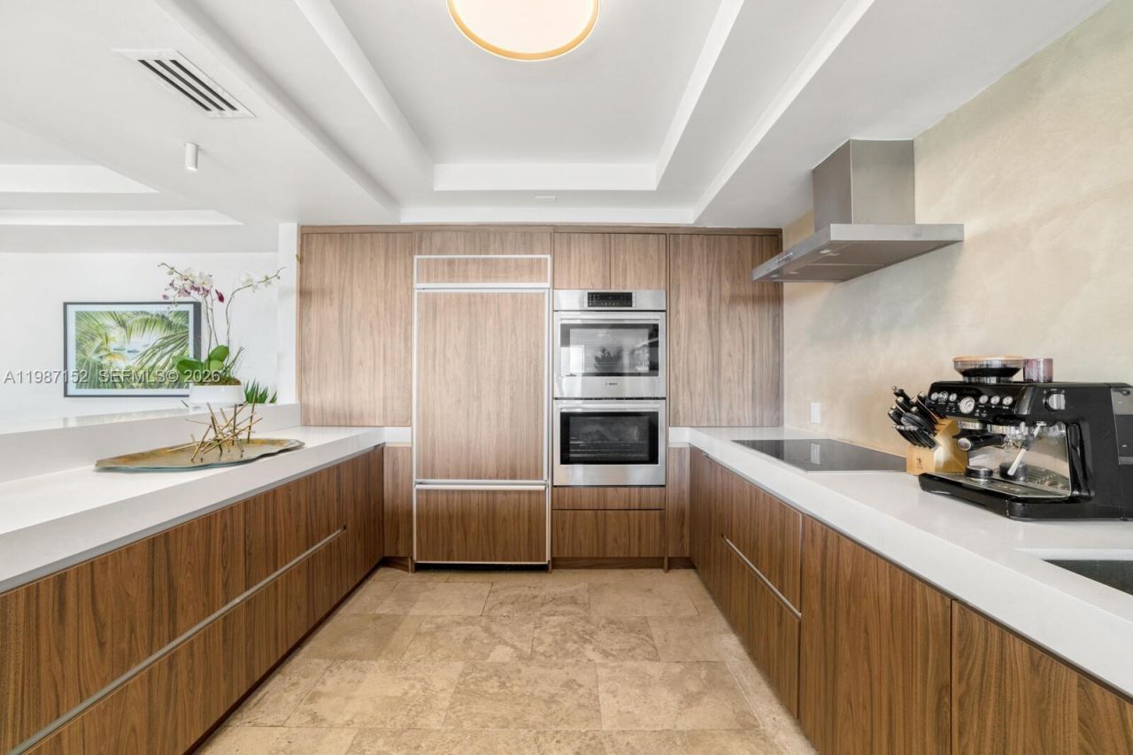 5600 Collins Ave , Unit D, Miami Beach, FL 33140 Photo