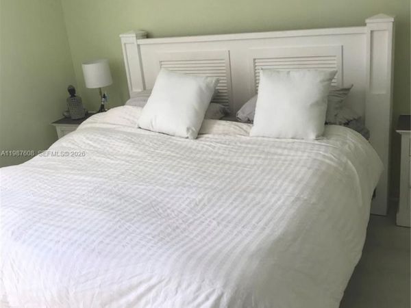 Unit 847, Hollywood, FL 33019