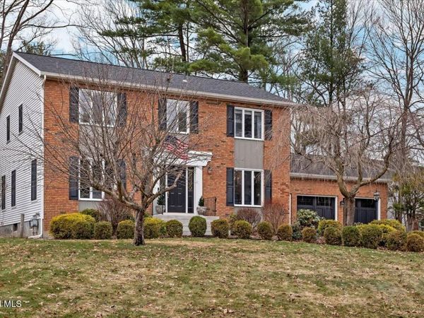 1124 Glenmeadow Court, Niskayuna, NY 12309