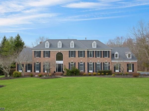 15 Spring Lake Dr, Chester, NJ 07931