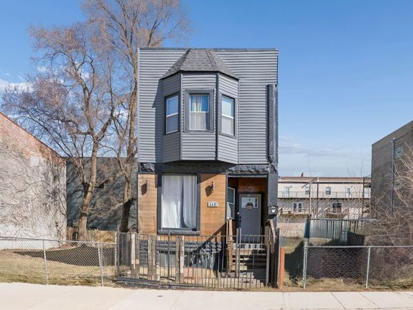 4411 S Calumet Avenue , Chicago, IL 60653