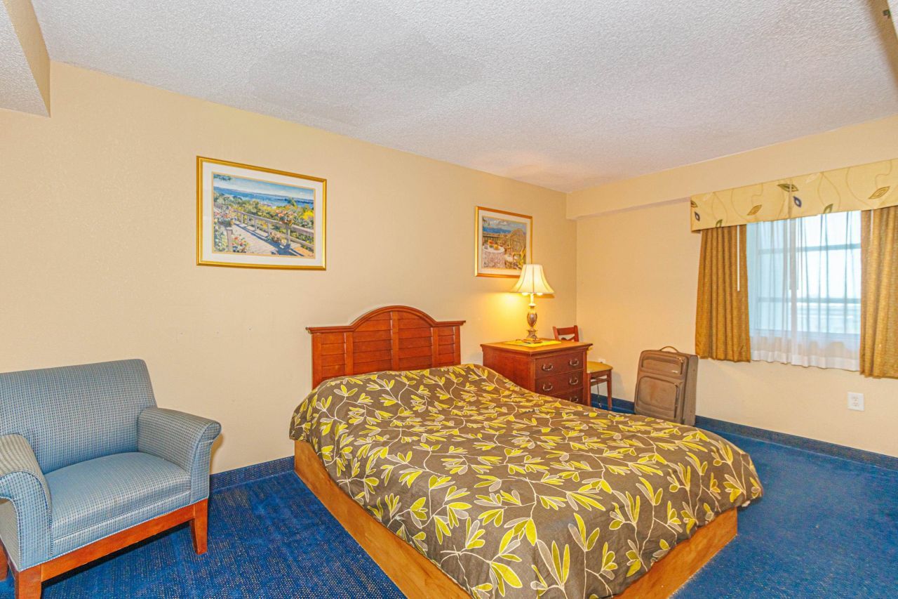 2504 N Ocean Blvd. Photo 15