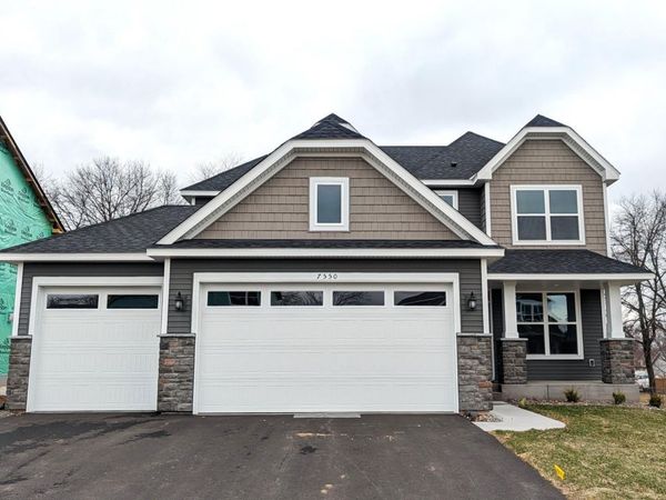 7550 Upper 42nd Street N, Oakdale, MN 55128